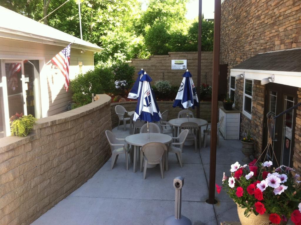 Price Pointe Inn وكيشا المظهر الخارجي الصورة