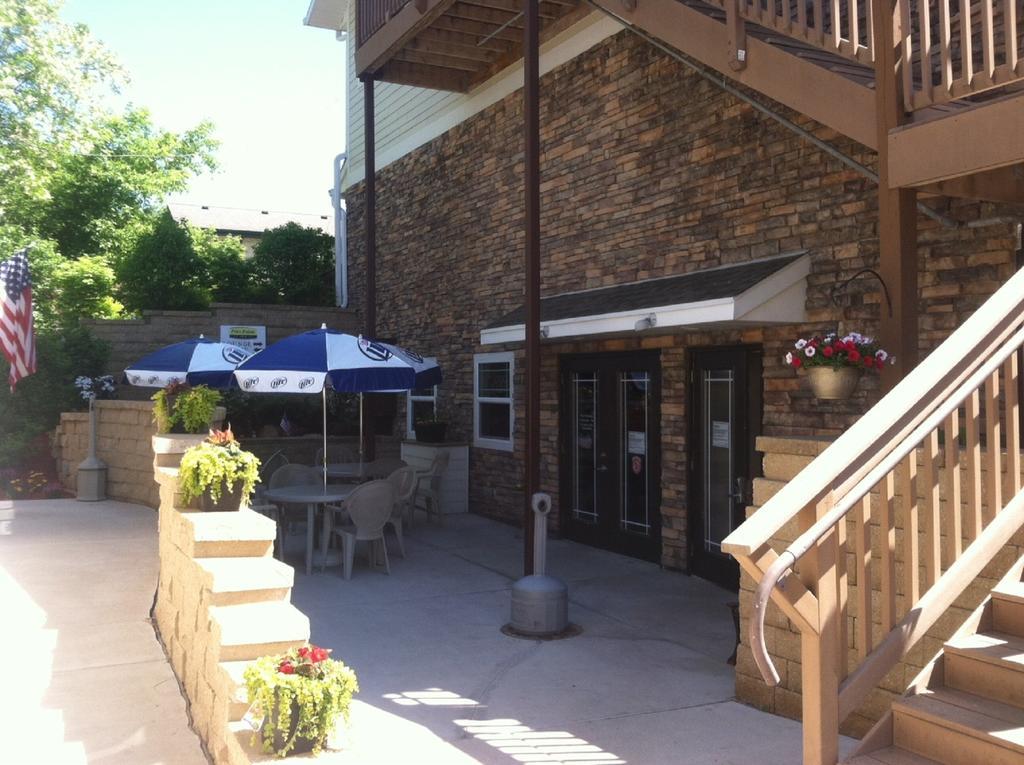 Price Pointe Inn وكيشا المظهر الخارجي الصورة