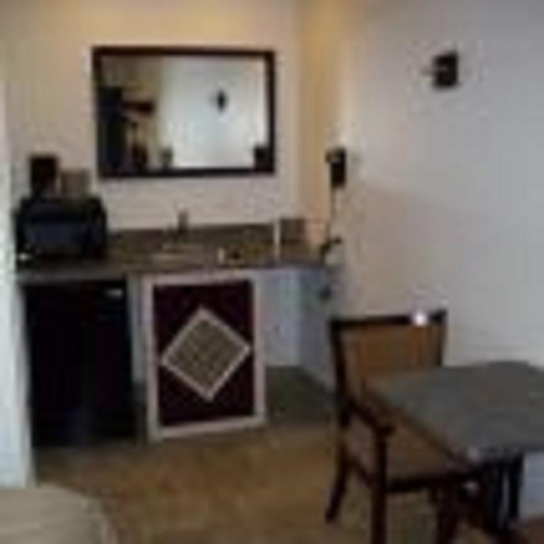 Price Pointe Inn وكيشا المظهر الخارجي الصورة