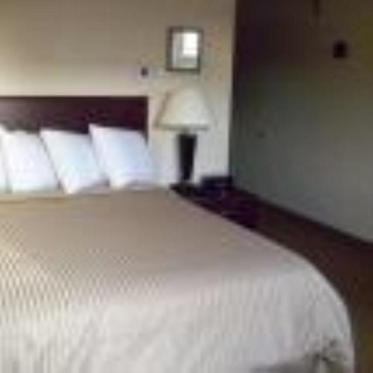 Price Pointe Inn وكيشا المظهر الخارجي الصورة
