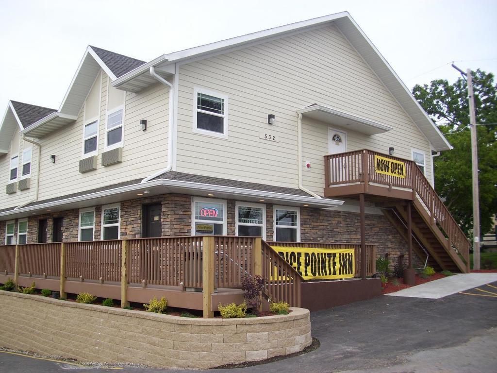 Price Pointe Inn وكيشا المظهر الخارجي الصورة