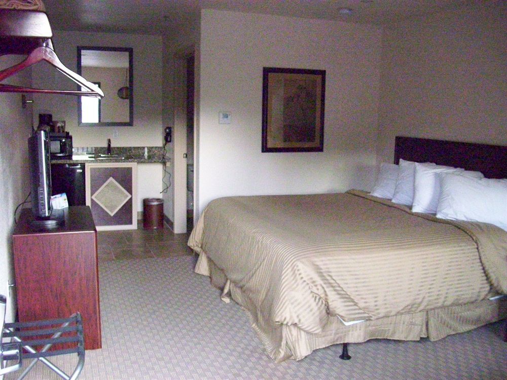 Price Pointe Inn وكيشا المظهر الخارجي الصورة