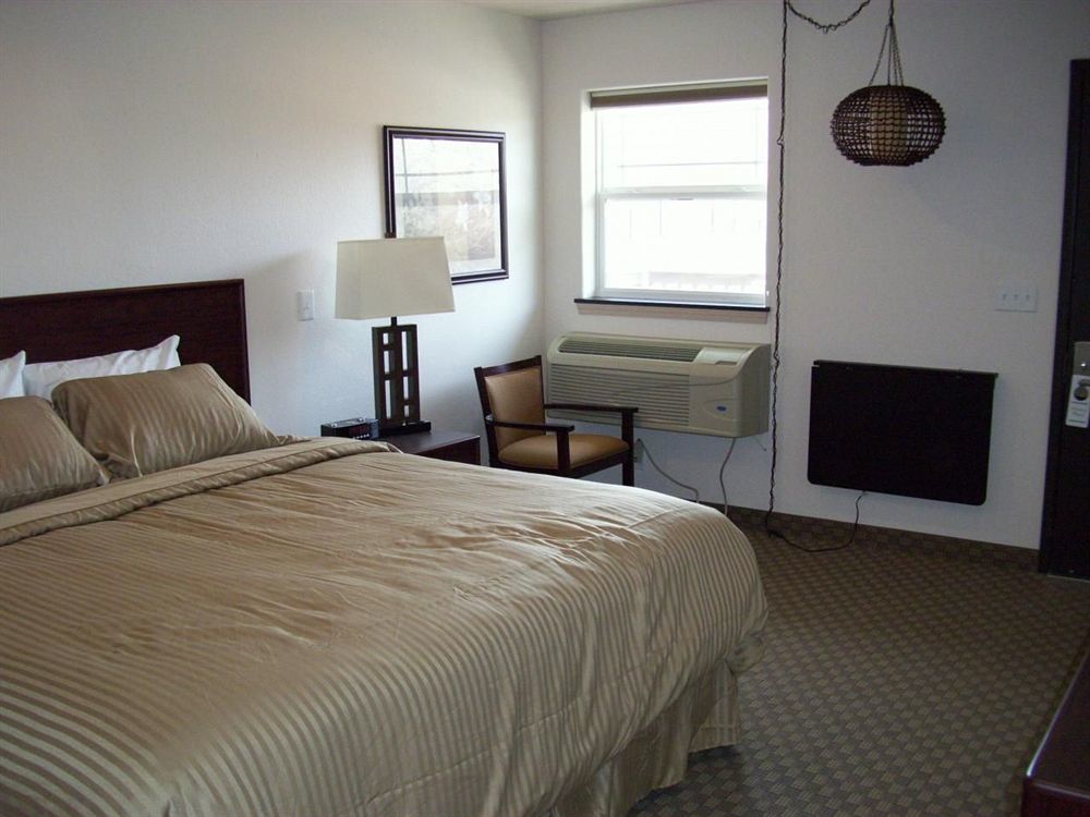 Price Pointe Inn وكيشا المظهر الخارجي الصورة