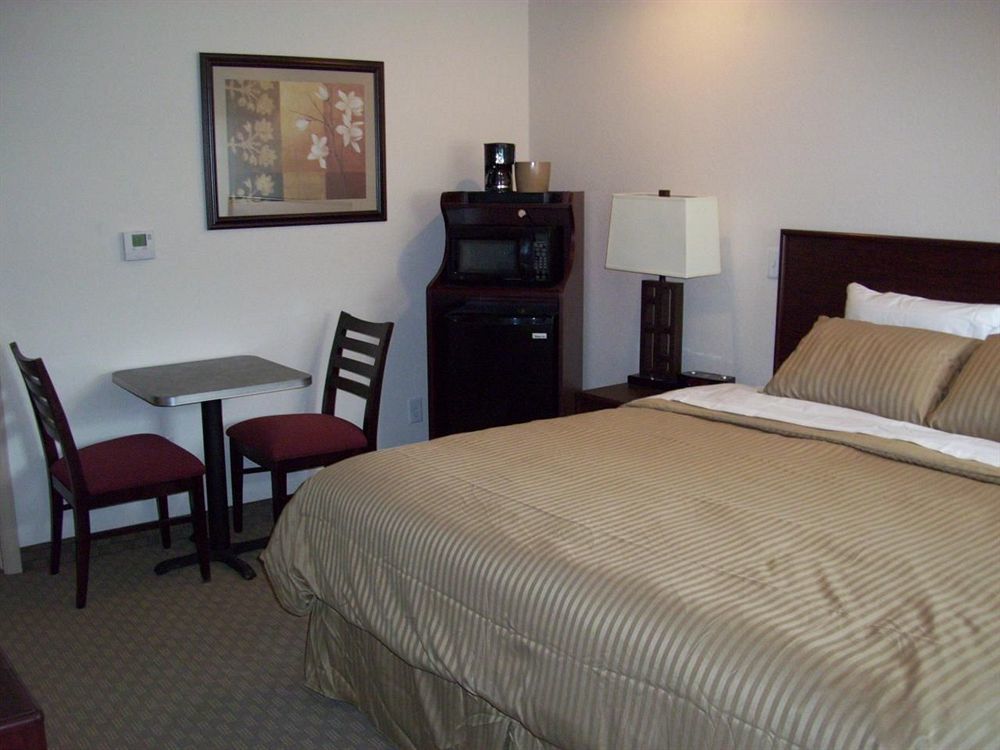 Price Pointe Inn وكيشا المظهر الخارجي الصورة