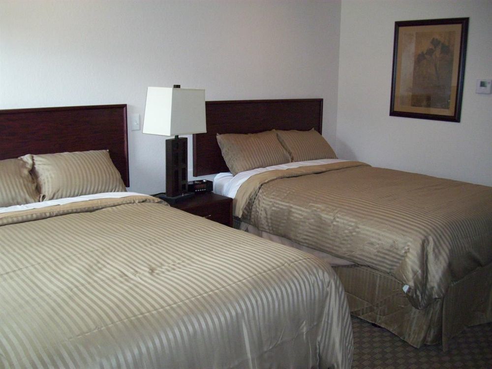 Price Pointe Inn وكيشا المظهر الخارجي الصورة
