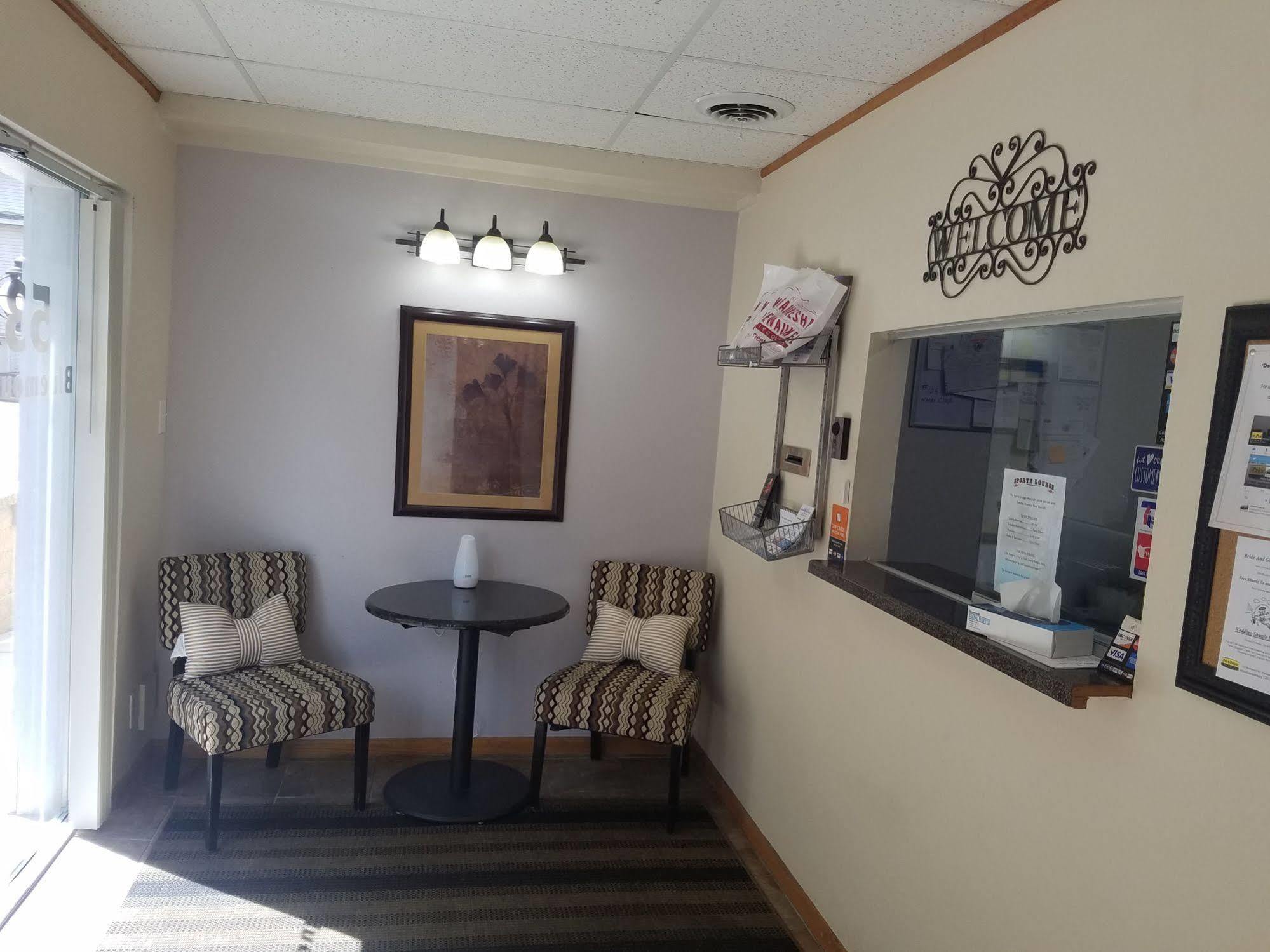 Price Pointe Inn وكيشا المظهر الخارجي الصورة