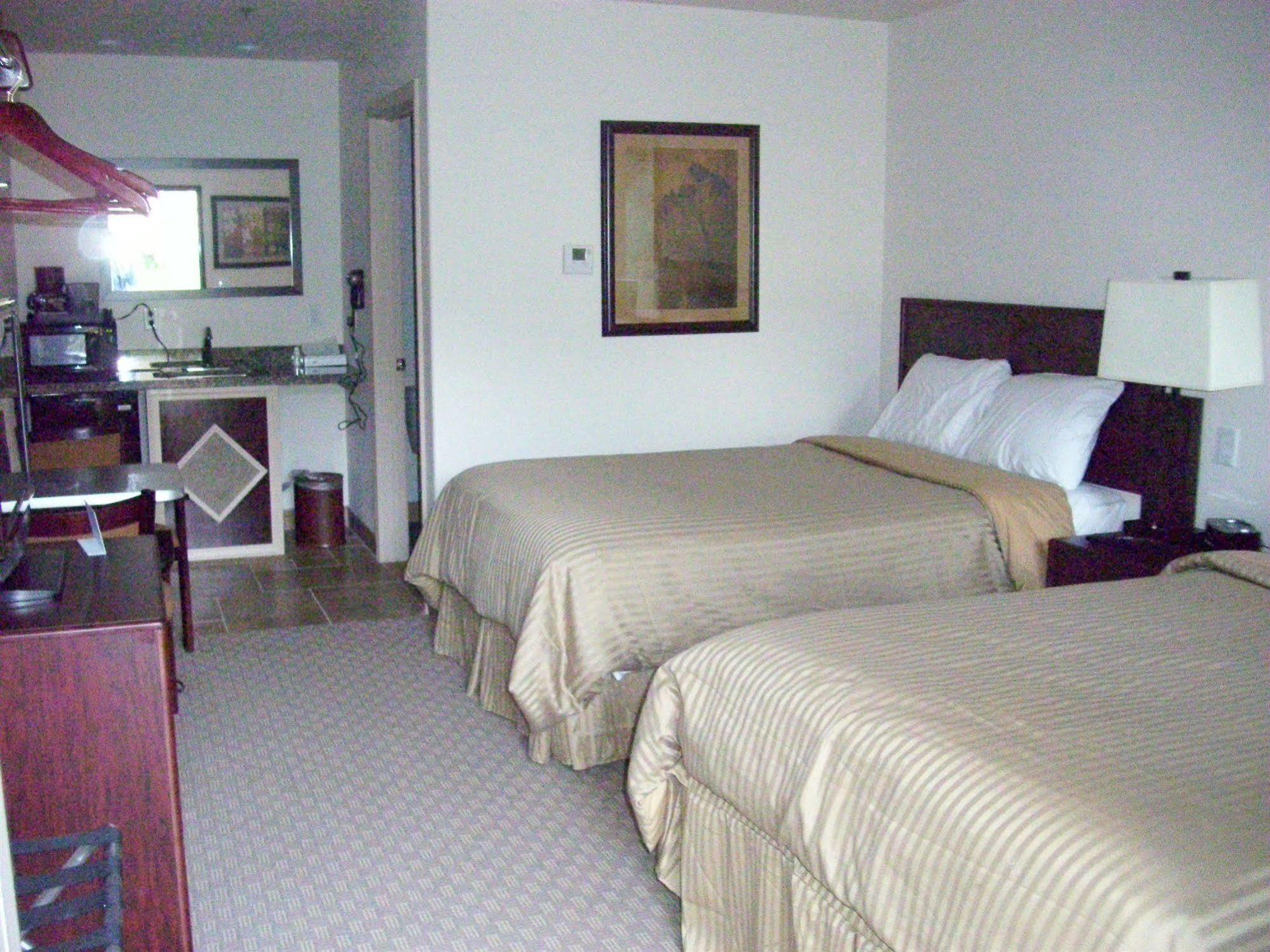 Price Pointe Inn وكيشا المظهر الخارجي الصورة