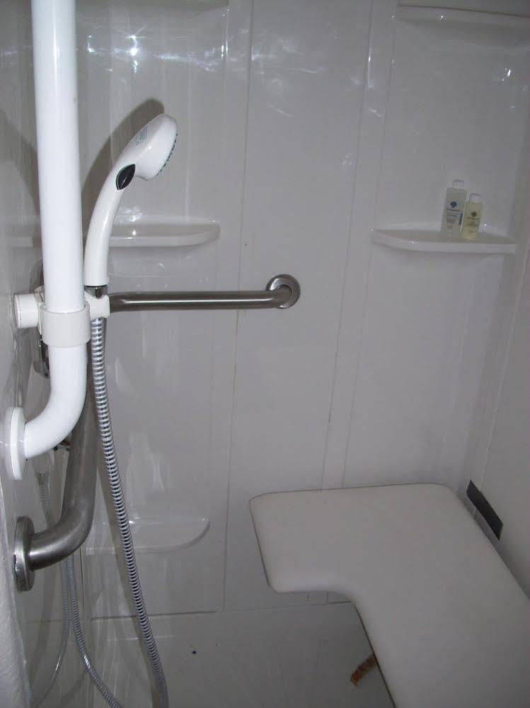 Price Pointe Inn وكيشا المظهر الخارجي الصورة