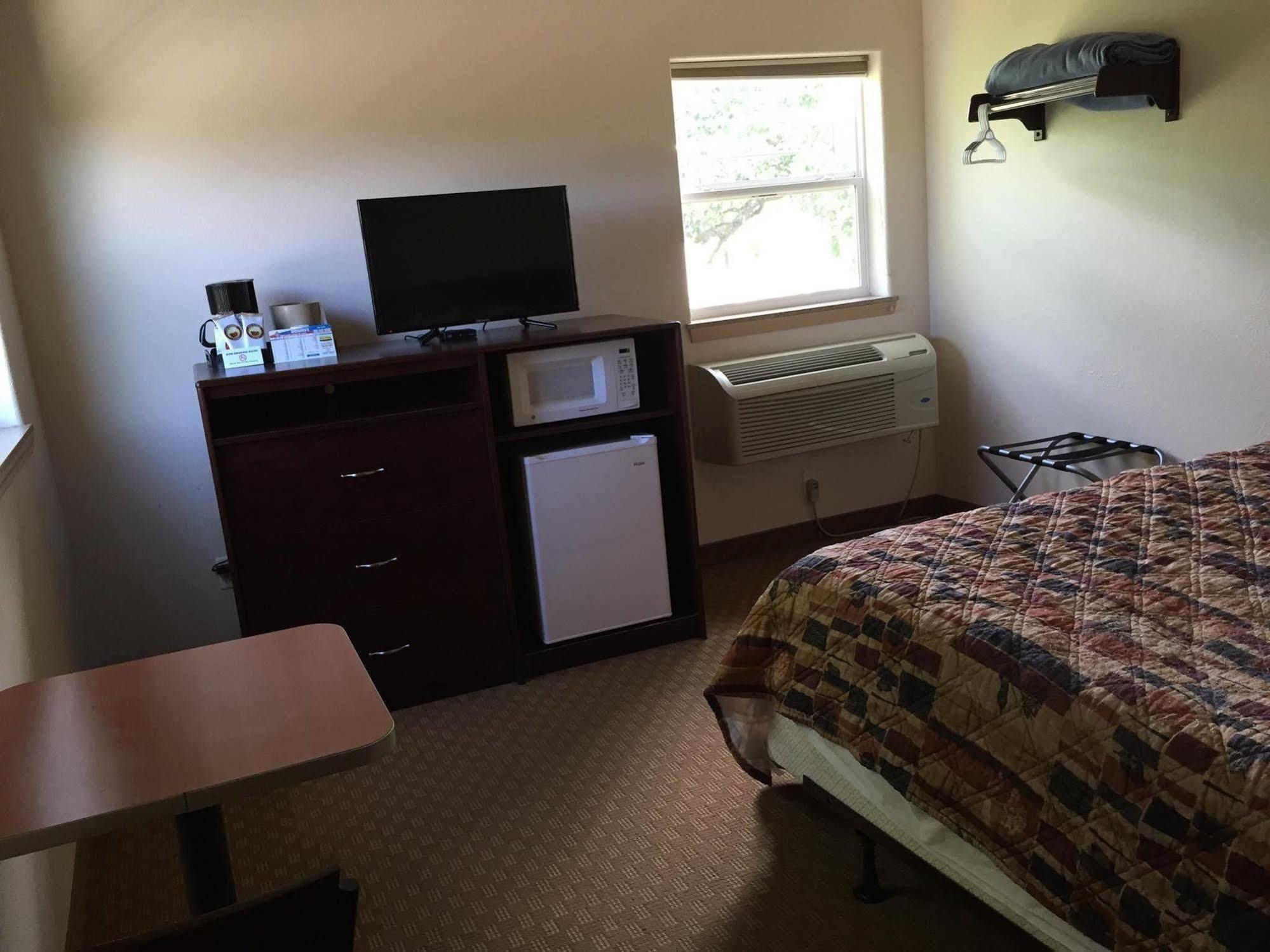 Price Pointe Inn وكيشا المظهر الخارجي الصورة