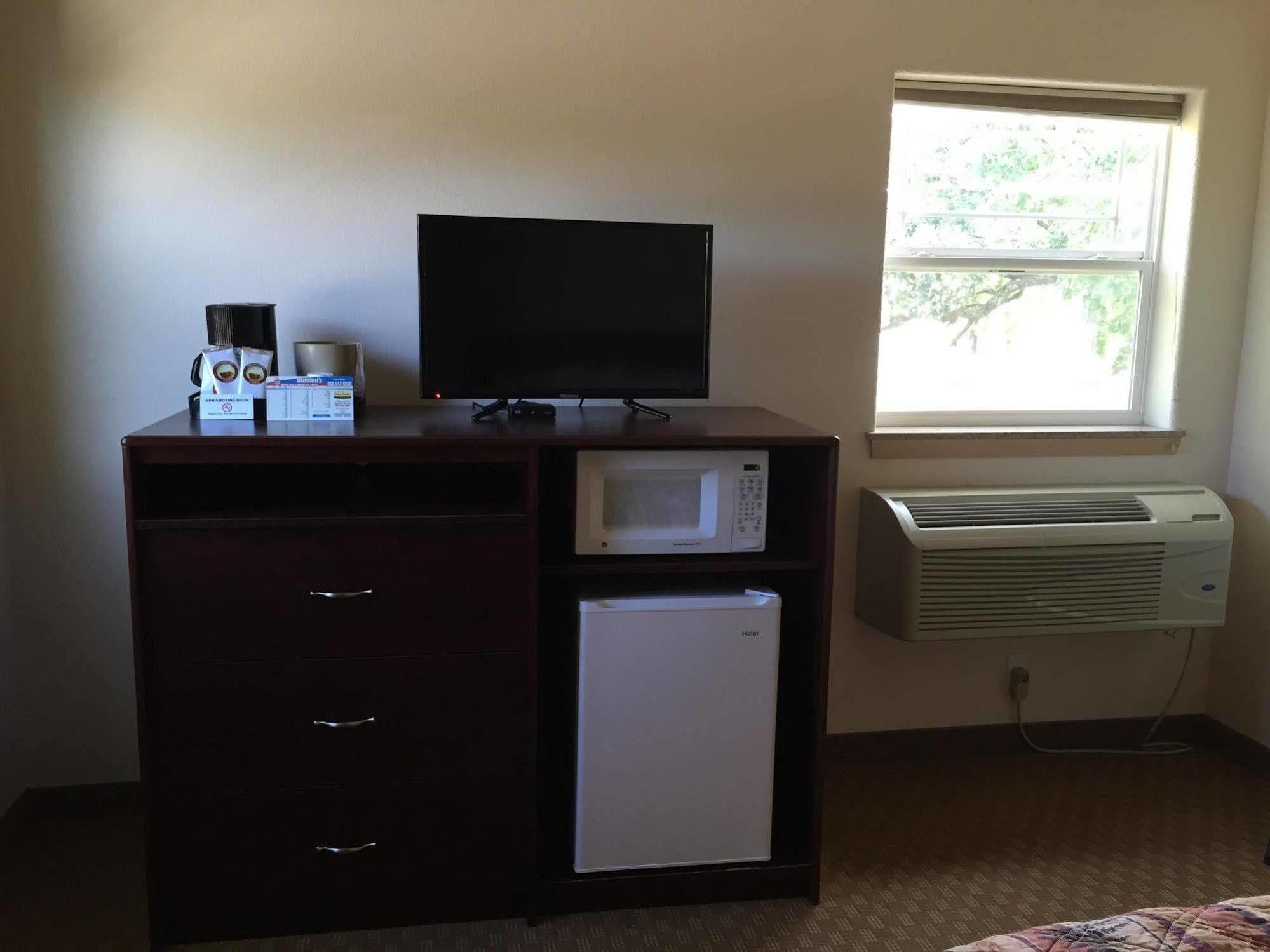 Price Pointe Inn وكيشا المظهر الخارجي الصورة
