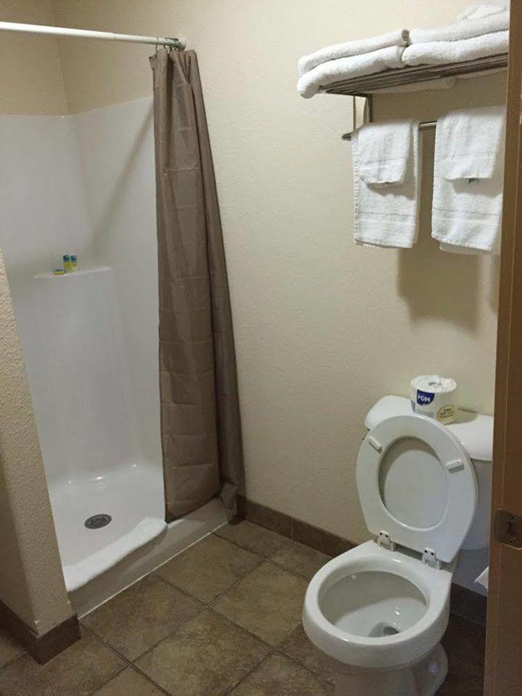 Price Pointe Inn وكيشا المظهر الخارجي الصورة