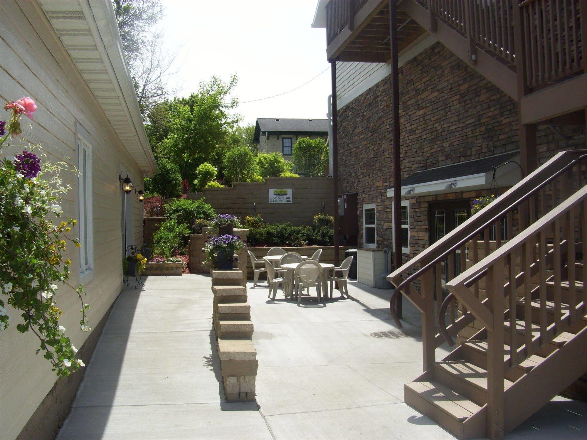 Price Pointe Inn وكيشا المظهر الخارجي الصورة